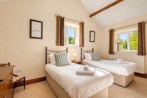 Iron/ironing board, travel cot, free WiFi, bed sheets - 2 Bed in Gransmoor (oc-c37883) (Gransmoor)