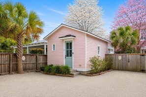 Exterior - Walk to King, Renovated Studio w. Kitchenette! (Charleston)