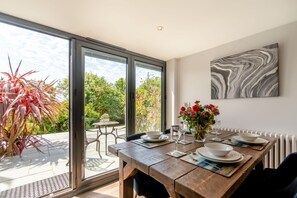 Dining - 2 Bed in Tenby (oc-b41399) (Tenby)