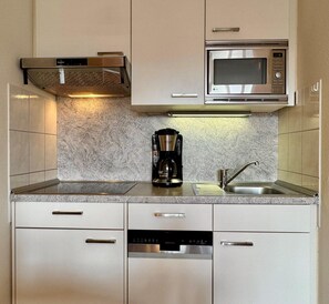 Apartment | Private kitchen - Ferienwohnung im Seepark Sellin mit Balkon (Sellin)