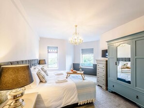 Bügeleisen/Bügelbrett, Reisekinderbett, kostenloses WLAN, Bettwäsche