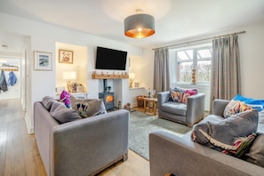 TV, fireplace - 3 Bed in Underskiddaw (oc-r39064) (Underskiddaw)