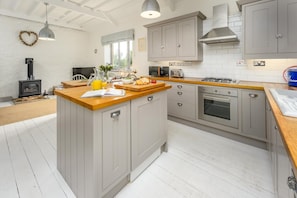 Oven, dishwasher, high chair, cookware/dishes/utensils - 2 Bed in Warkworth (oc-coq139) (Warkworth)
