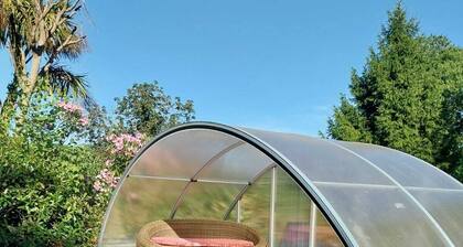Gite Breton Traditionnel de Haute Qualité à Gomene - Piscine, Wi-Fi, Jardins