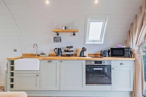 Microwave, oven, dishwasher, cookware/dishes/utensils