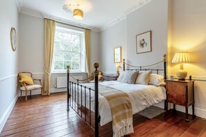 Bügeleisen/Bügelbrett, Reisekinderbett, kostenloses WLAN, Bettwäsche