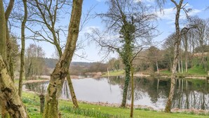 A serene lakeside landscape with trees and a calm body of water. - 1 Bed in Edgefield (oc-h39008) (Edgefield)