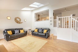 TV - 2 Bed in Putsborough (oc-s40237) (Croyde)