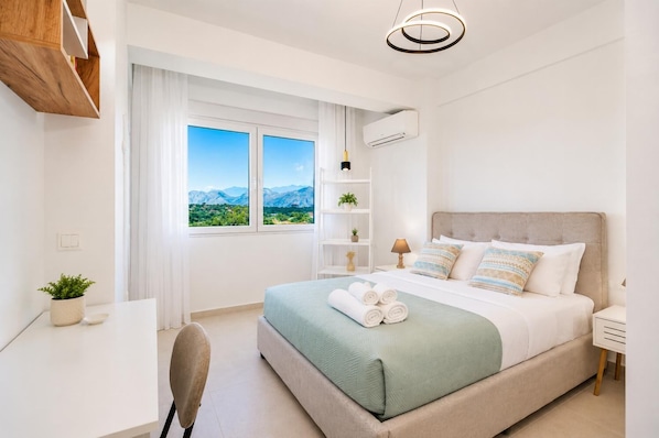 Tabla de planchar con plancha, wifi y ropa de cama 