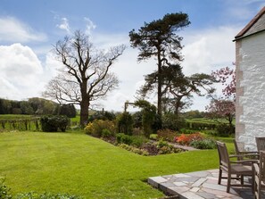 Outdoor dining - 4 Bed in Castle Douglas (oc-ca034) (Castle Douglas)