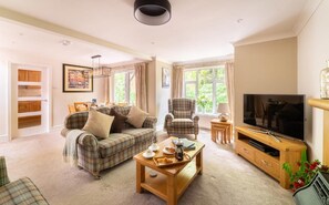TV - 3 Bed in Ambleside (oc-lr085) (Ambleside)