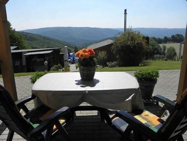 Outdoor dining - Ferienwohnung Rurseeidyll (Simmerath)