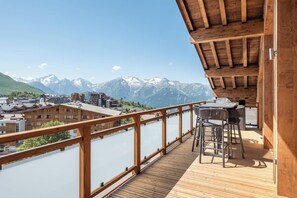 Outdoor dining - Hirondelle  – Mtn Views | Spa | BBQ | Alpe d'Huez (Huez)