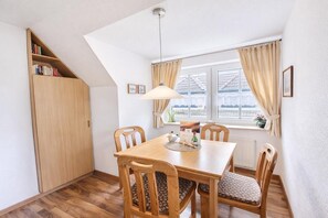 Dining - Ferienwohnung "Seebär" - mit Flair und Balkon im schönen Ort Werdum (Werdum)