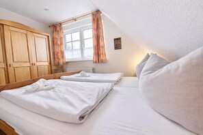 Room - Ferienwohnung "Seebär" - mit Flair und Balkon im schönen Ort Werdum (Werdum)