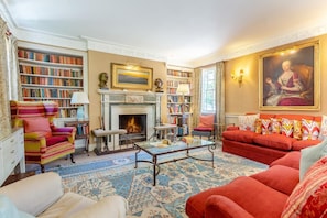 TV, fireplace - 9 Bed in Forres (oc-ca039) (Forres)