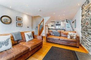 TV, fireplace - 3 Bed in Ambleside (oc-lr021) (Ambleside)