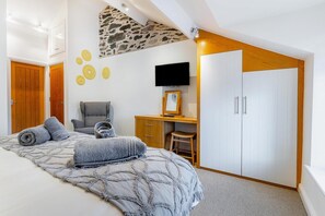 Iron/ironing board, travel cot, free WiFi, bed sheets - 3 Bed in Ambleside (oc-lr021) (Ambleside)