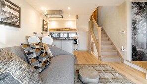 TV - 1 Bed in Windermere (oc-lr233) (Windermere)