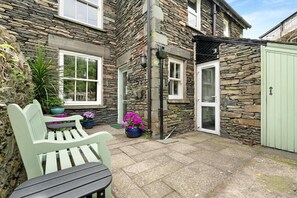 Terrace/patio - 3 Bed in Ambleside (oc-lr012) (Ambleside)