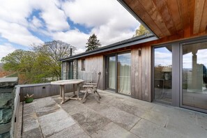 Outdoor dining - 4 Bed in Ambleside (oc-lr003) (Ambleside)