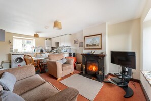 TV, fireplace - 2 Bed in Hawkshead (oc-lr237) (Hawkshead Hill)