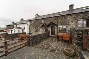 Outdoor dining - 2 Bed in Hawkshead (oc-lr237) (Hawkshead Hill)