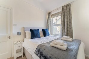 Bügeleisen/Bügelbrett, Reisekinderbett, kostenloses WLAN, Bettwäsche
