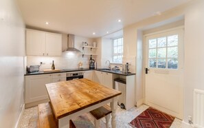 Microwave, oven, dishwasher, high chair - 2 Bed in Ambleside (oc-lr008) (Clappersgate)