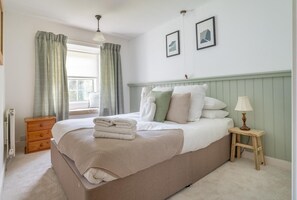 Iron/ironing board, travel cot, free WiFi, bed sheets - 2 Bed in Ambleside (oc-lr008) (Clappersgate)