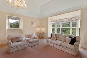 TV - 2 Bed in Ambleside (oc-lr011) (Ambleside)