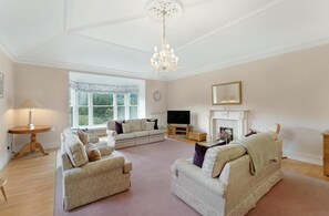 TV - 2 Bed in Ambleside (oc-lr011) (Ambleside)