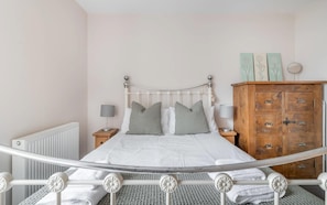 Iron/ironing board, free WiFi, bed sheets - 1 Bed in Ambleside (oc-lr019) (Ambleside)