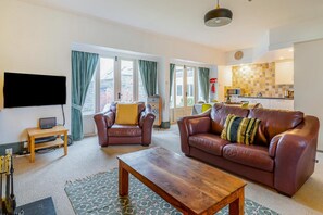 TV, fireplace - 3 Bed in Ambleside (oc-lr213) (Claife)