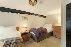 Bügeleisen/Bügelbrett, Reisekinderbett, kostenloses WLAN, Bettwäsche