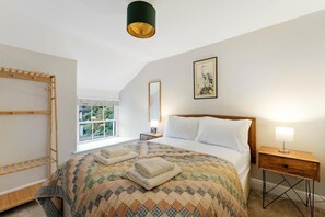 Bügeleisen/Bügelbrett, Reisekinderbett, kostenloses WLAN, Bettwäsche