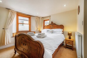 Bügeleisen/Bügelbrett, Reisekinderbett, kostenloses WLAN, Bettwäsche