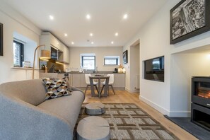 TV, fireplace - 1 Bed in Windermere (oc-lr226) (Windermere)