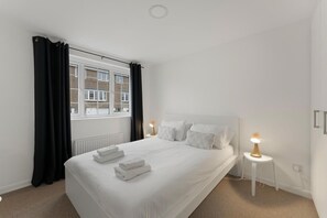 Bügeleisen/Bügelbrett, Reisekinderbett, kostenloses WLAN, Bettwäsche