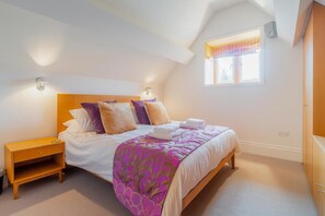 Bügeleisen/Bügelbrett, Reisekinderbett, kostenloses WLAN, Bettwäsche