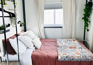 Room - Private Studio Suite with Queen and Full Beds, Full Kitchen and In-Unit Laundry (Pecos)
