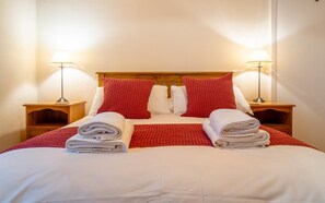 Iron/ironing board, free WiFi, bed sheets - 4 Bed in Ambleside (oc-lr050) (Ambleside)