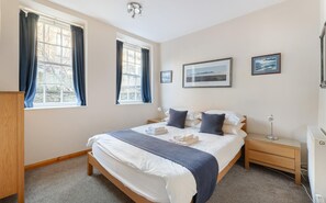 Iron/ironing board, travel cot, free WiFi, bed sheets - 4 Bed in Ambleside (oc-lr075) (Ambleside)