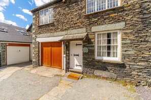 Exterior detail - 4 Bed in Ambleside (oc-lr075) (Ambleside)