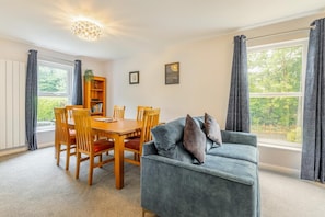 TV - 3 Bed in Ambleside (oc-lr066) (Ambleside)