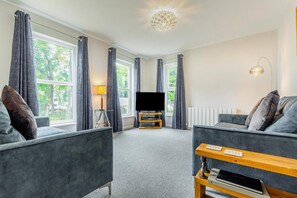 TV - 3 Bed in Ambleside (oc-lr066) (Ambleside)