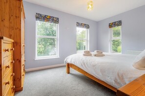 Iron/ironing board, travel cot, free WiFi, bed sheets - 3 Bed in Ambleside (oc-lr066) (Ambleside)