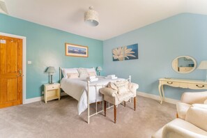 Bügeleisen/Bügelbrett, Reisekinderbett, kostenloses WLAN, Bettwäsche