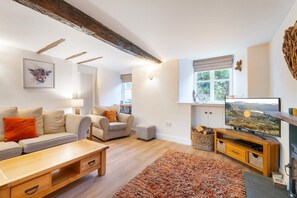 TV, fireplace - 3 Bed in Hawkshead (oc-lr100) (Hawkshead)