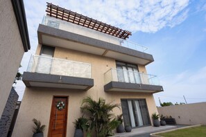 Exterior - A modern and luxurious 3-bedroom en-suite house located in Tse Addo, Accra. (Tse Addo)